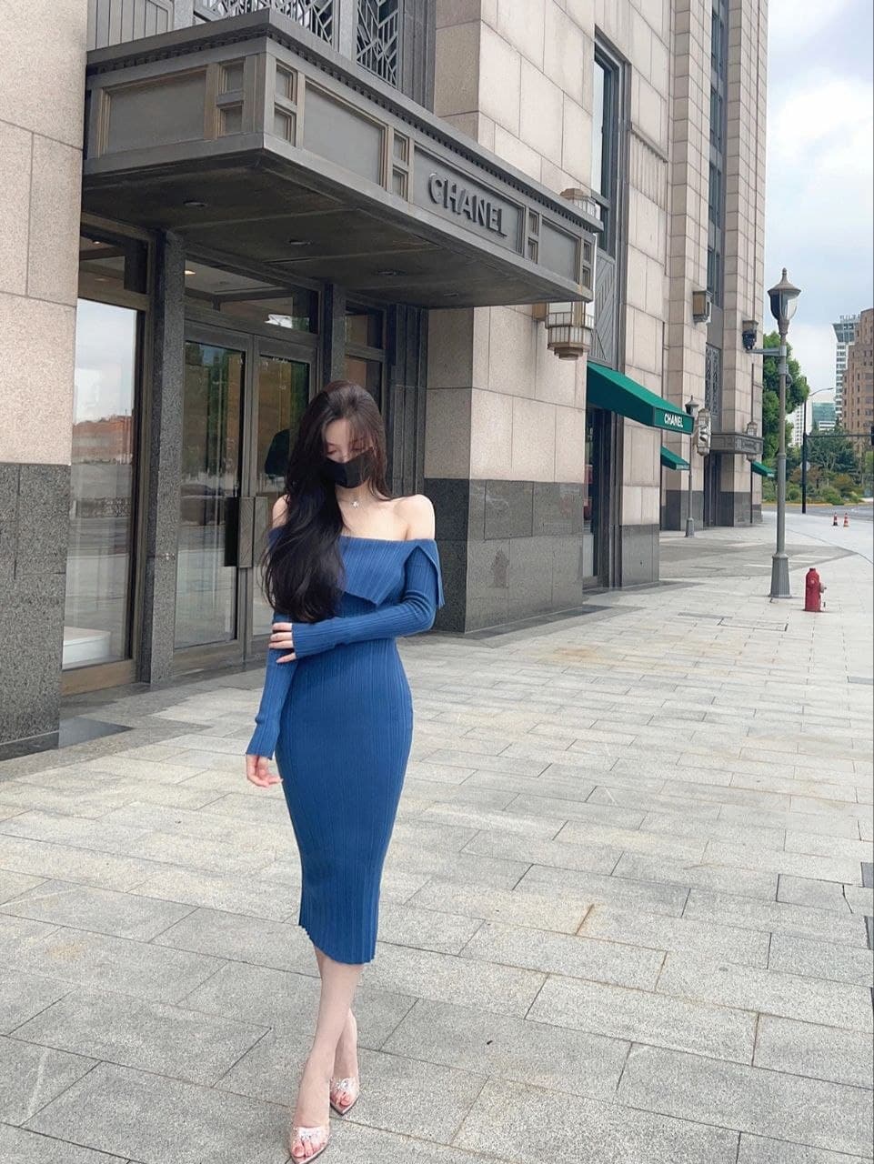Dress Rajut Biru Wanita Off-Shoulder, Bodycon, Model Panjang, Hangat untuk Musim Gugur & Dingin, Elegan & Stylist