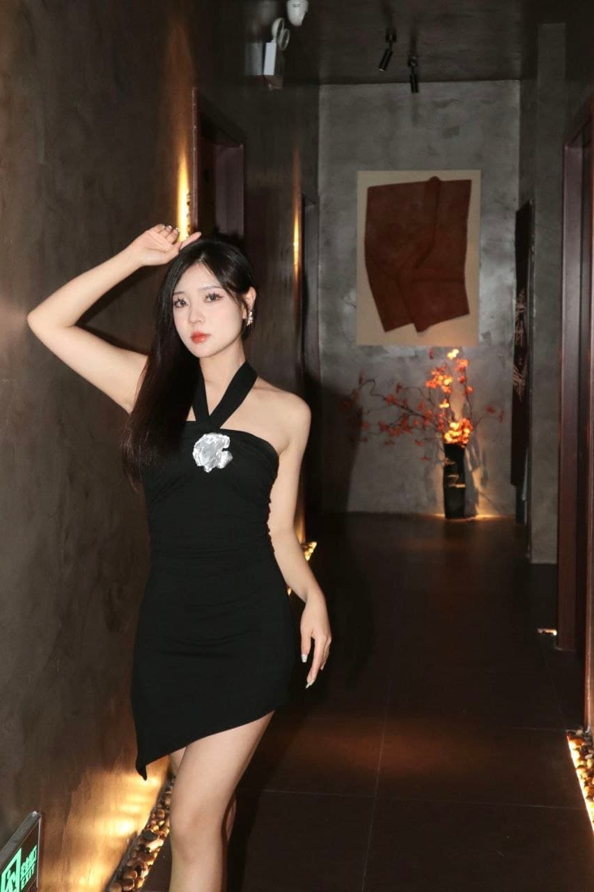 Dress Halter Hitam Wanita Gaya Sexy, Model Bunga Asimetris