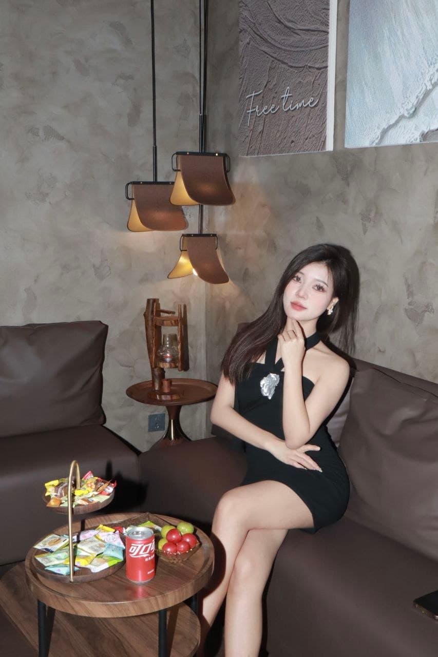 Dress Halter Hitam Wanita Gaya Sexy, Model Bunga Asimetris