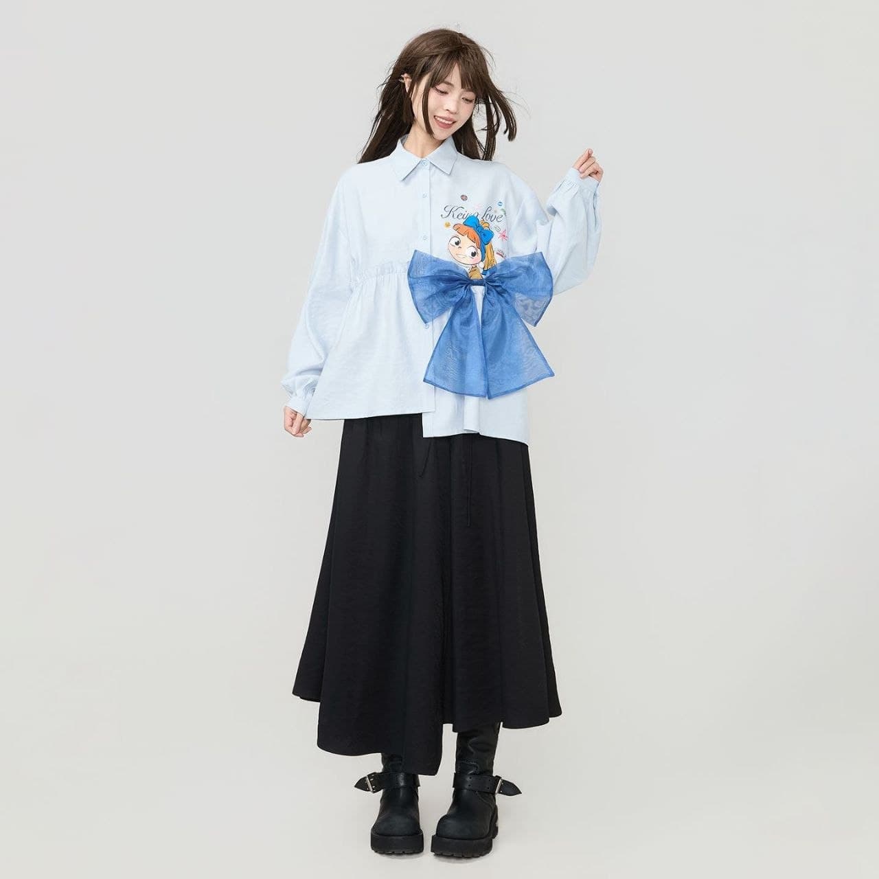 Kemeja Wanita Biru Lengan Panjang Gaya Korean Soft Girl – Atasan dengan Pita Ribbon & Detail Patchwork, Casual Elegan, Cocok untuk Musim Semi & Panas