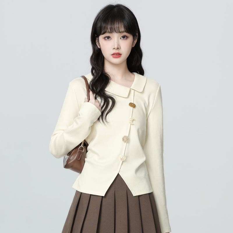 Kaos Wanita Lengan Panjang Warna Krem dengan Kerah Polo – Atasan Slim Fit Pinggang Ramping, Desain Asimetris, Casual Elegan, Cocok untuk Musim Semi & Gugur