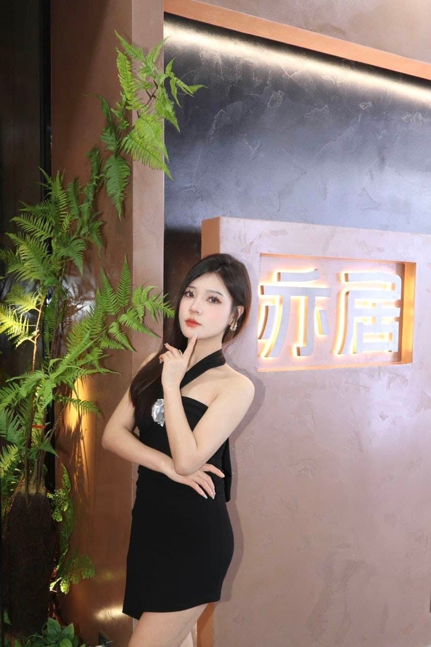 Dress Halter Hitam Wanita Gaya Sexy, Model Bunga Asimetris