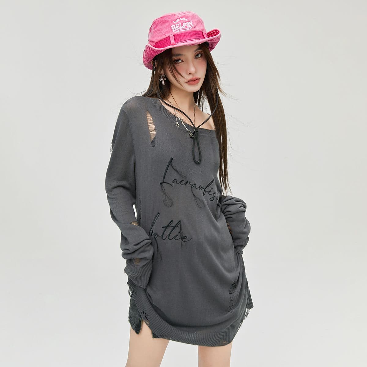 Hitam / L
