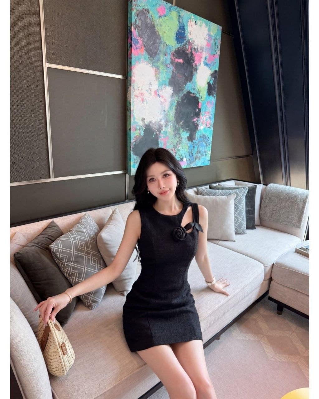 Hitam / L