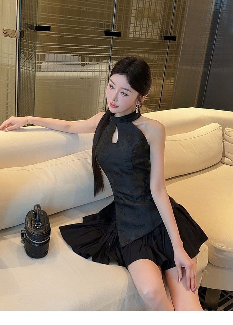 Hitam / L